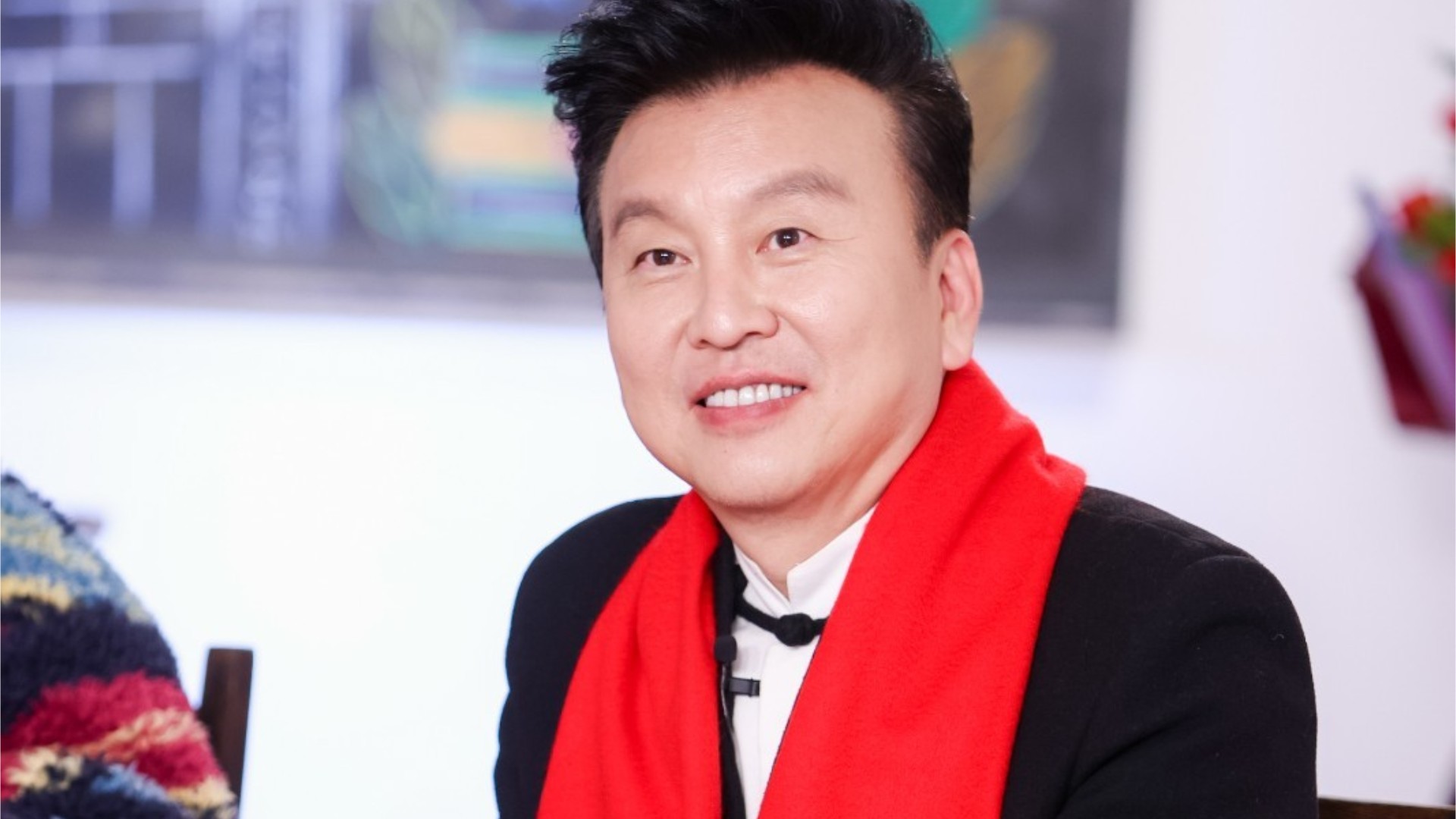 央视名嘴张泽群气炸!被美国人伪造签名,连发数文寻求帮助