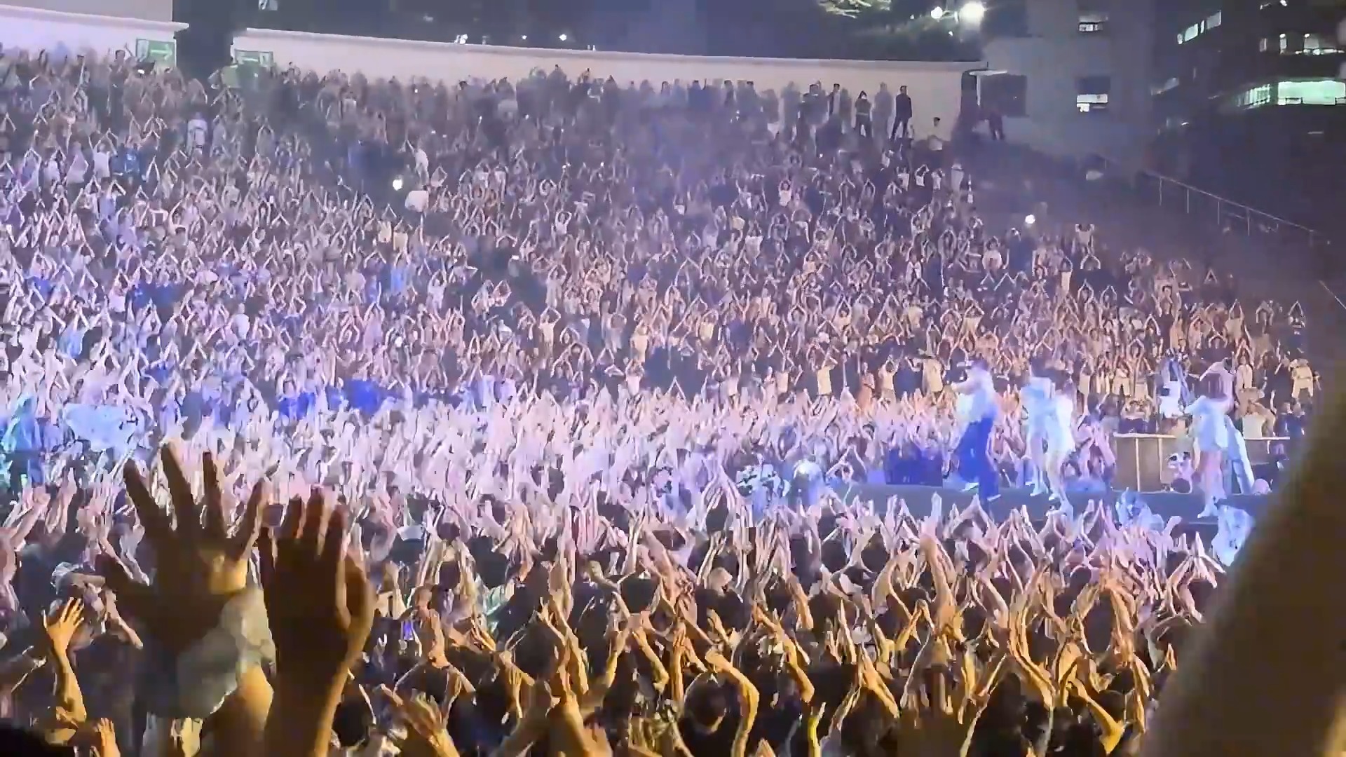 南韩最强王者鸟叔！演唱会好像大型蹦迪现场，全场观众欢呼躁动