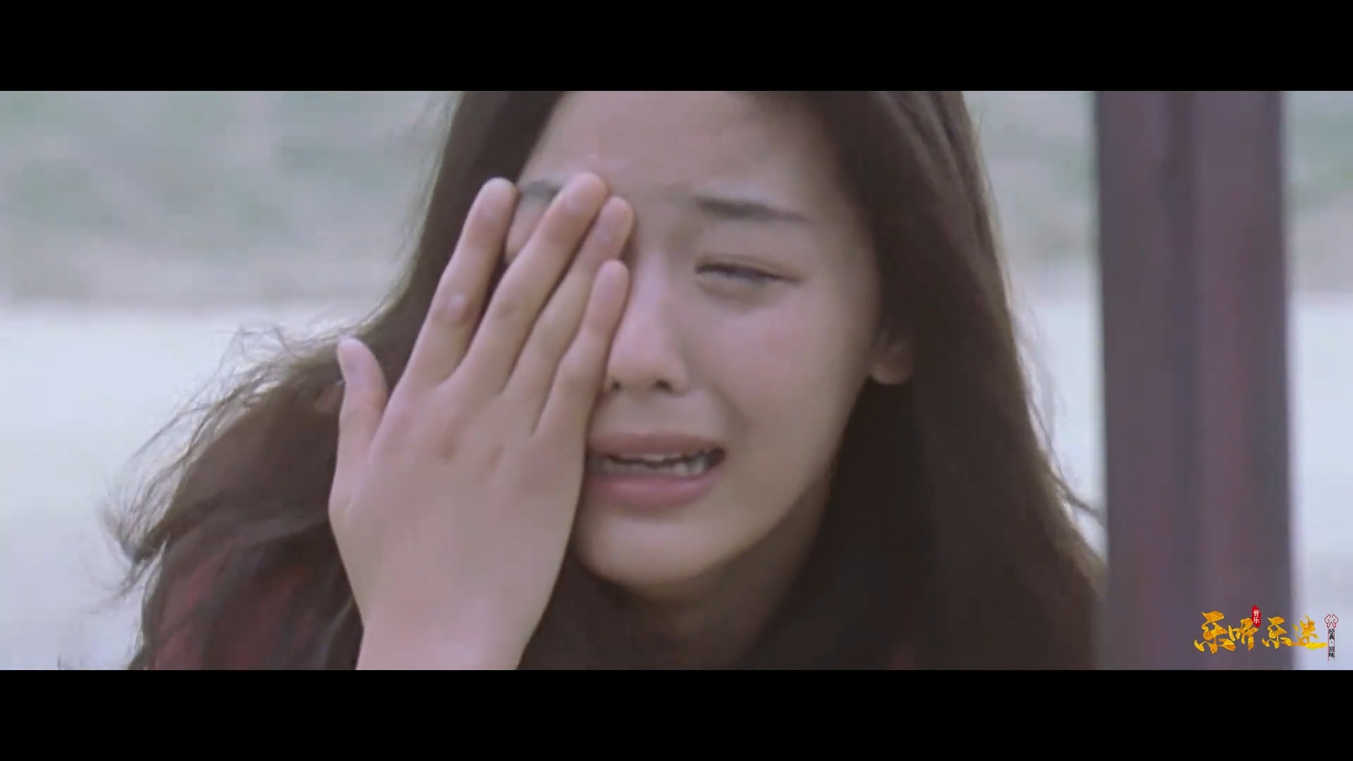 周传雄经典情歌《青花》，深情感人句句走心，感动了多少痴情的人