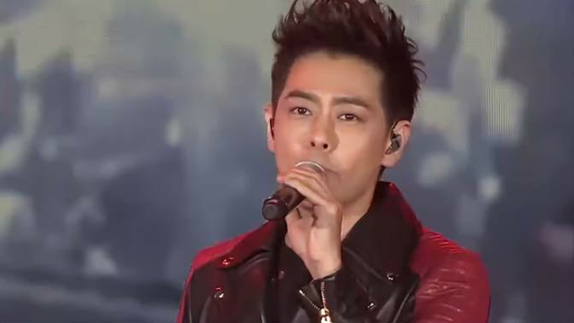 林志颖还是那么帅气，现场演唱《十七岁的雨季》，谢娜秒变粉丝