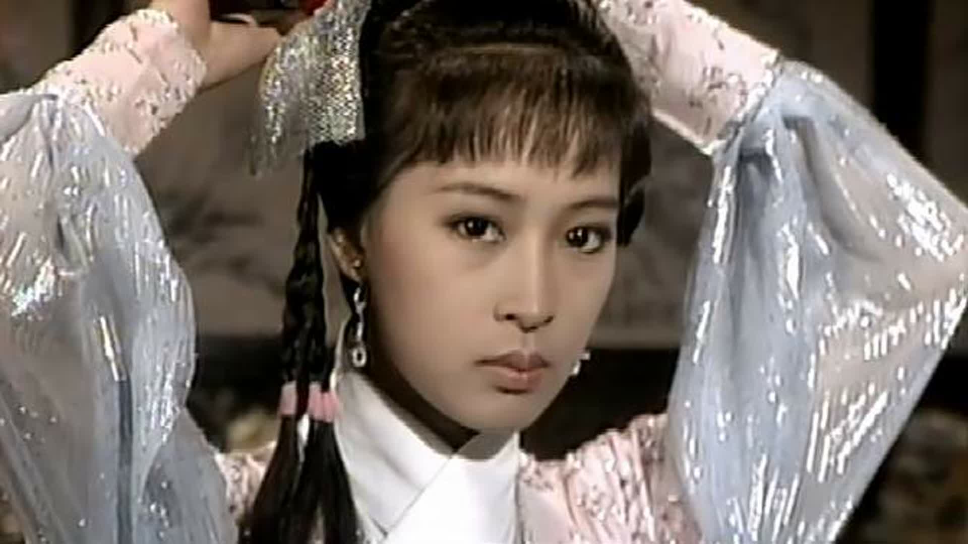 徐小凤这首歌很动人，让人百听不厌，剧中陈美琪真漂亮