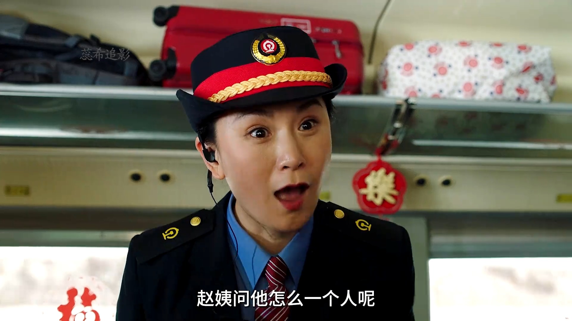 女孩因受不了妈妈管教，独自离家出走去县城找爸爸