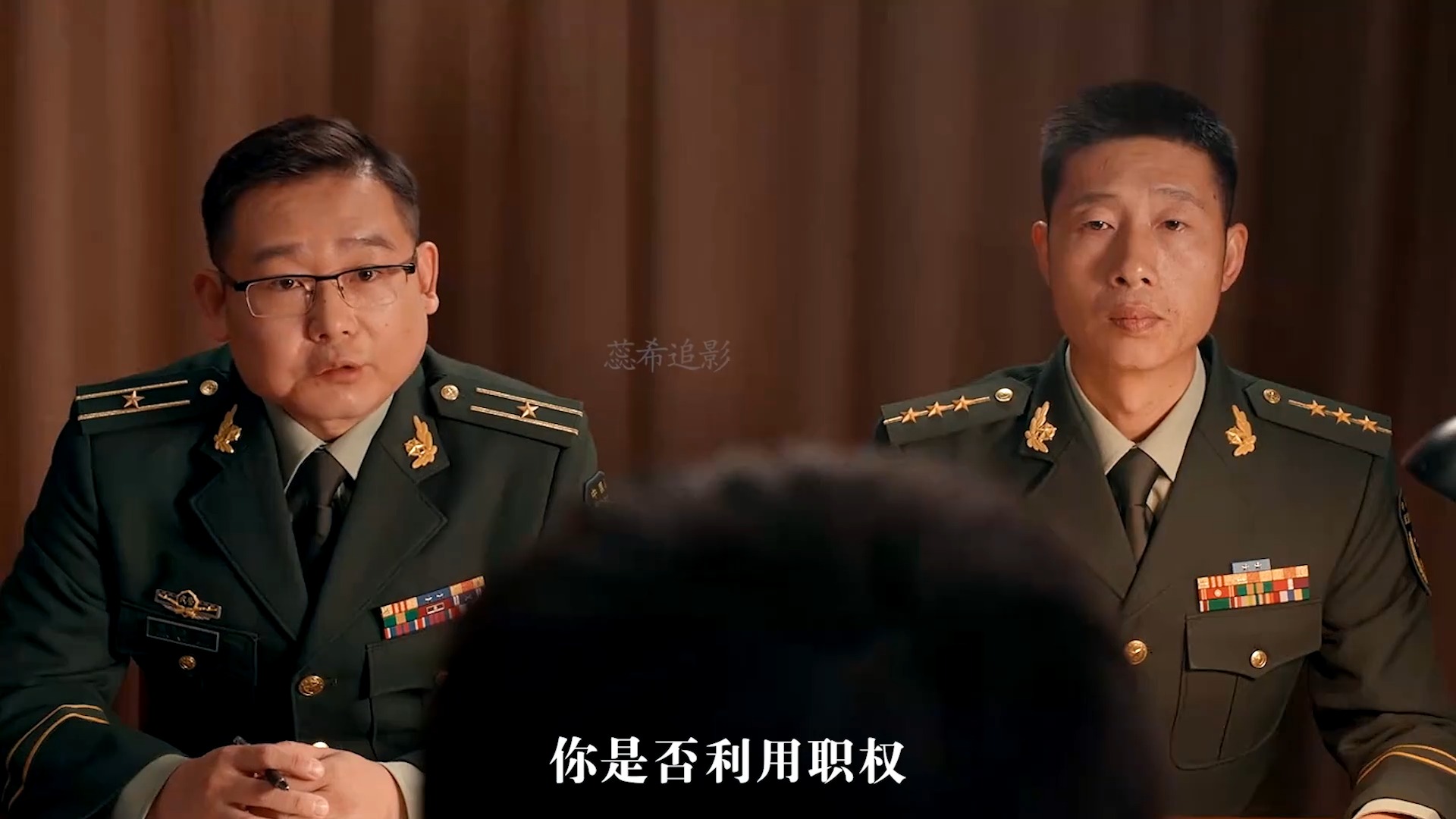 猎豹：女人卡上莫名其妙多出一百万，被迫接受纪委审查