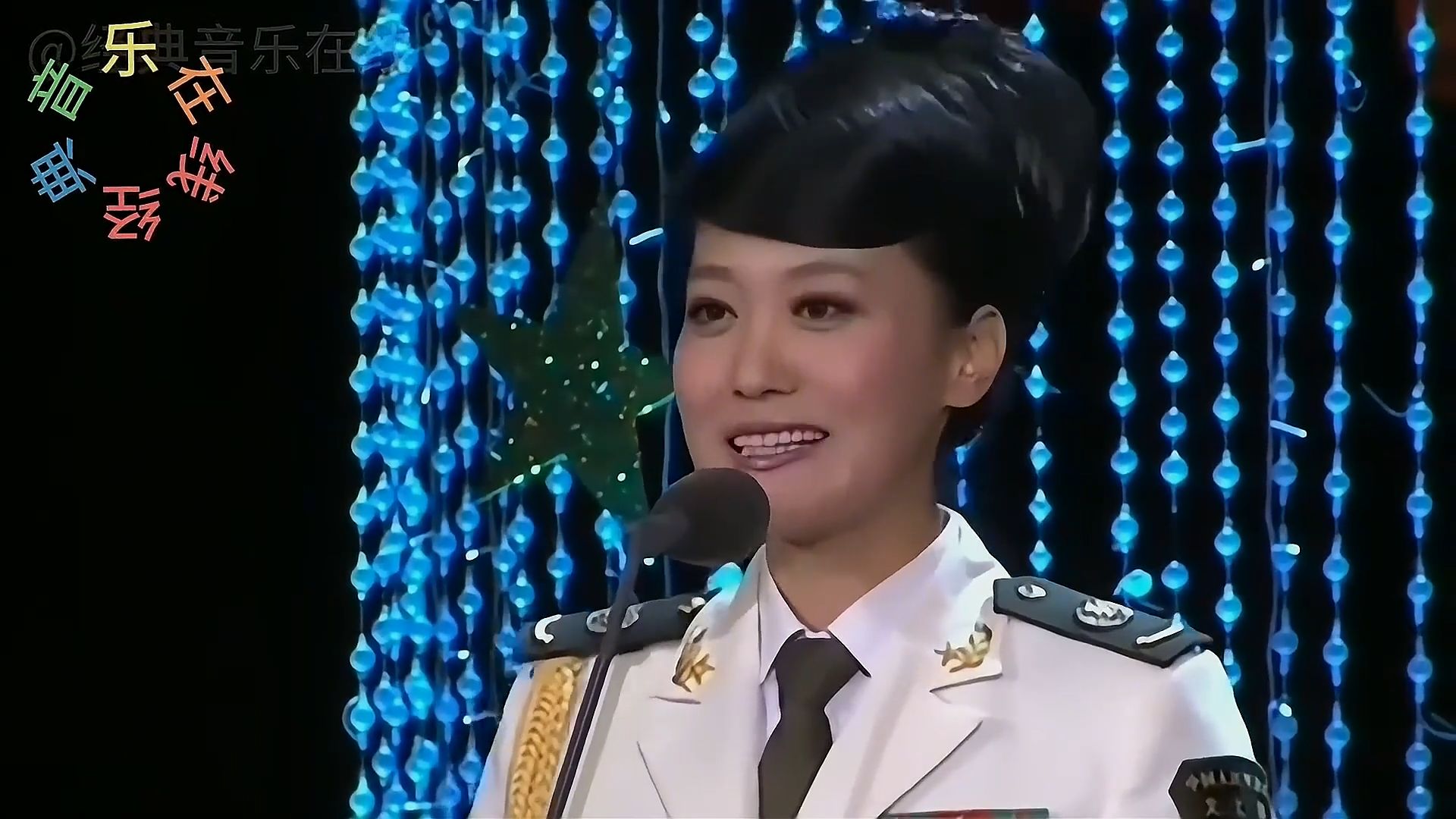 谭晶演唱乔家大院主题曲《远情》，歌声深情感人，荡气回肠超经典
