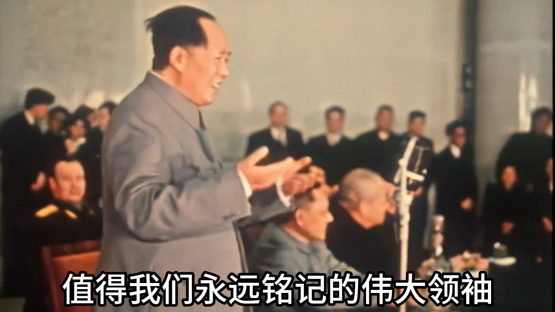 毛远新刑满释放，晚年简单而宁静，拍下一张照片，左手拄着拐杖