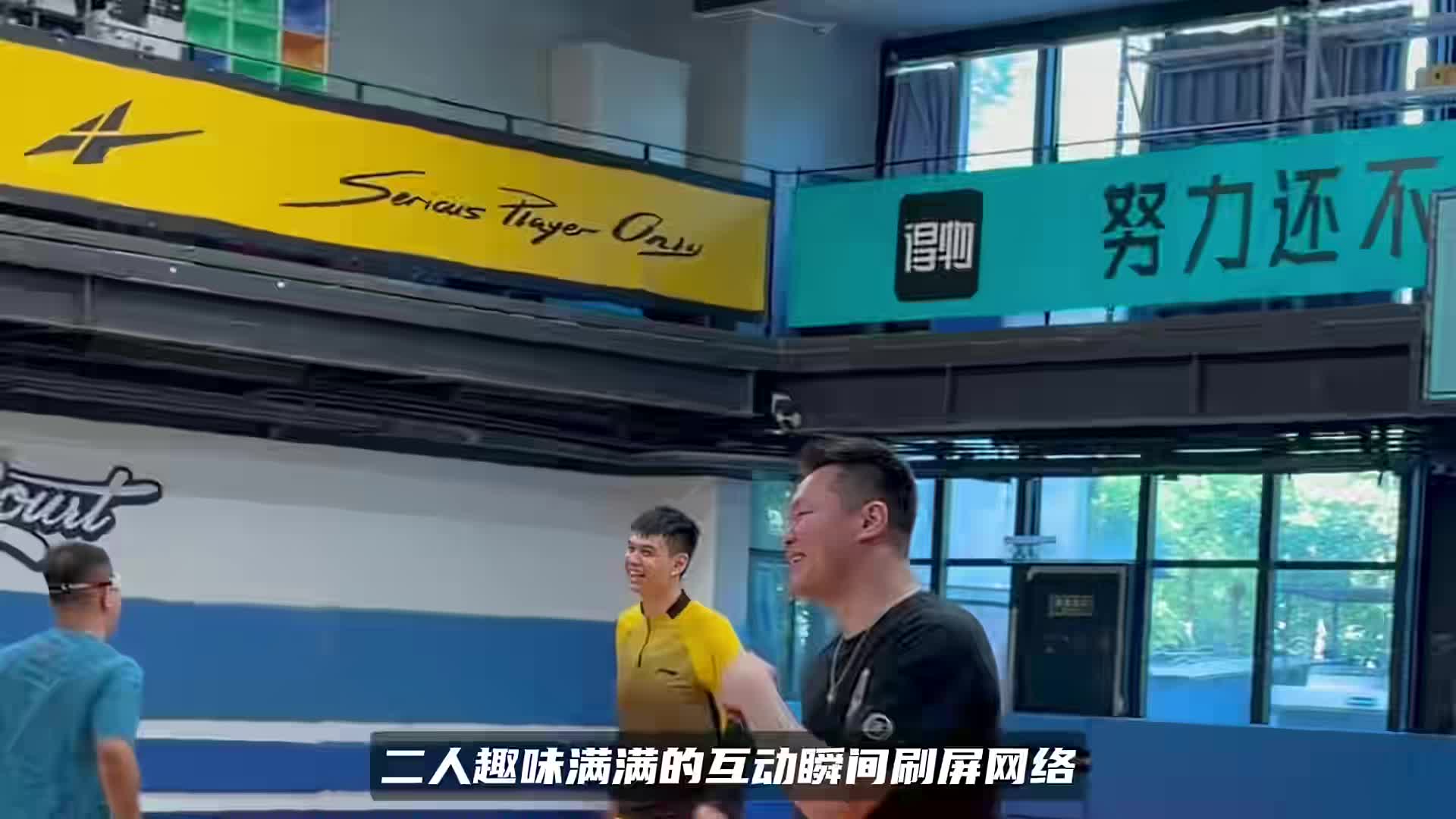 广西篮球两大传奇同框！朱芳雨调侃CBA硬汉许钟豪，句句都是梗