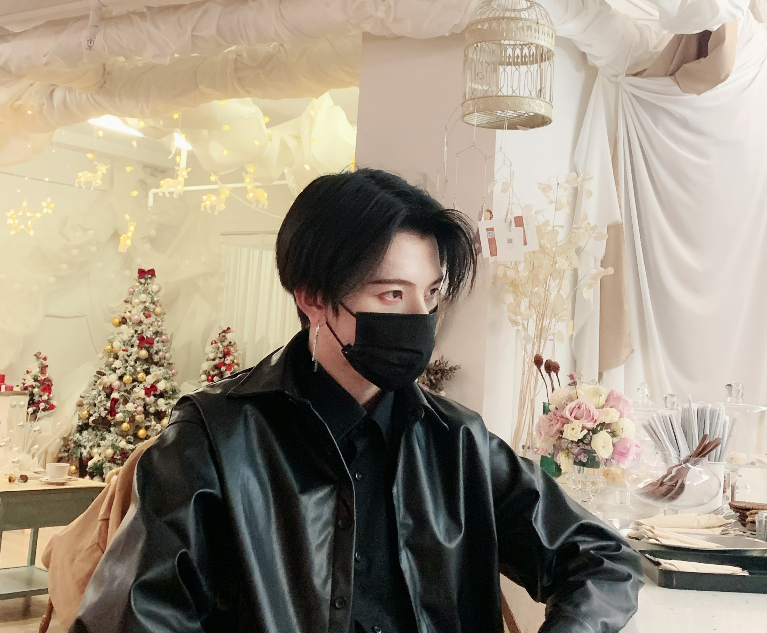 为了摆脱"鸭嘴兽"外号,七鹤大人特意晒出素颜照,意外惊艳女粉