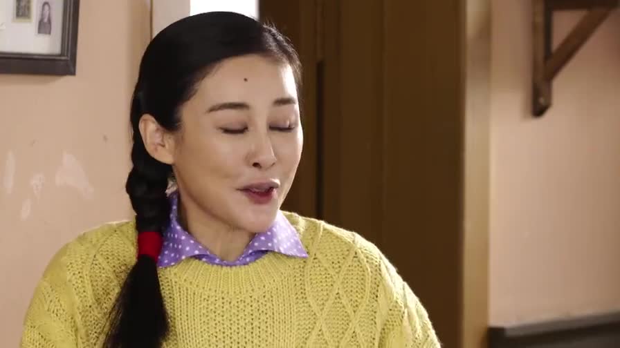 冬花对厂里的安排不满,董援朝告诉林秋雯她是广播站的播音员!