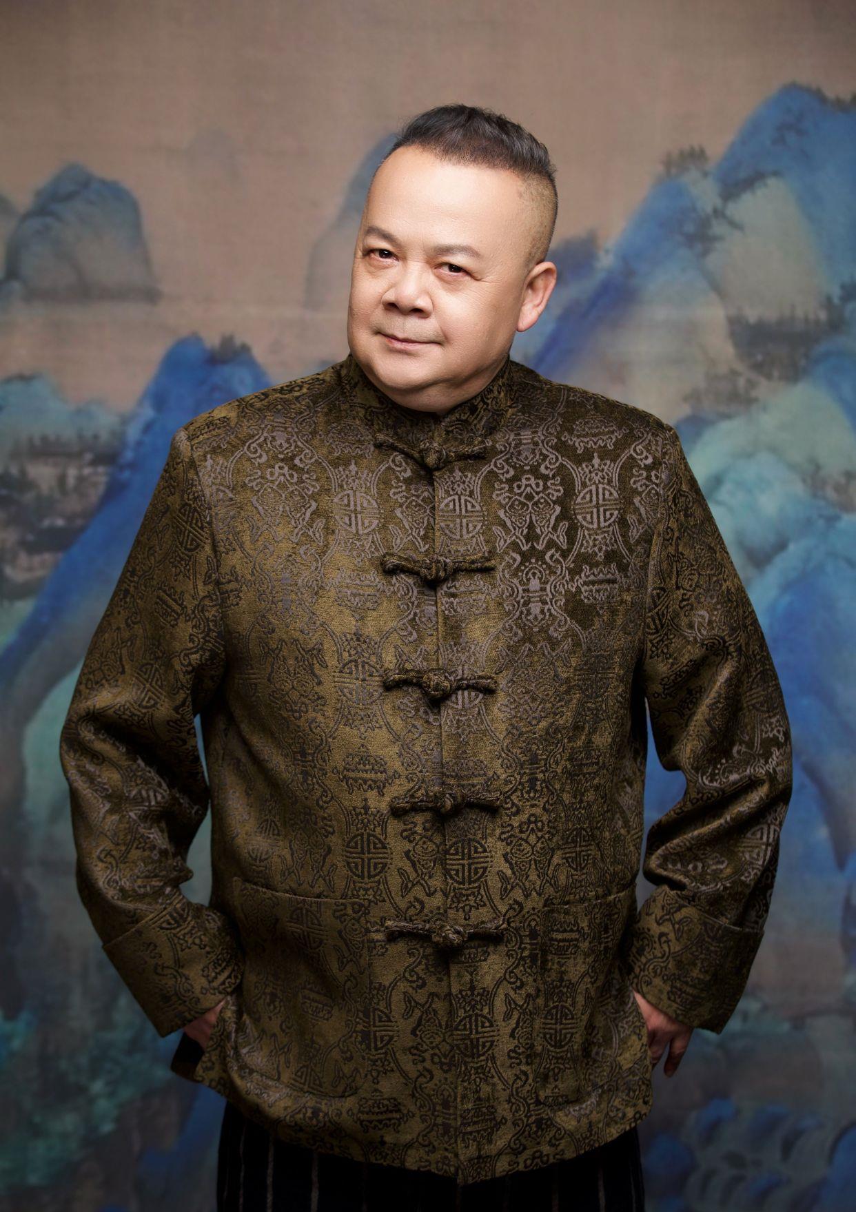 "老戏骨"马捷最新写真释出 一身唐装展现古韵中国风