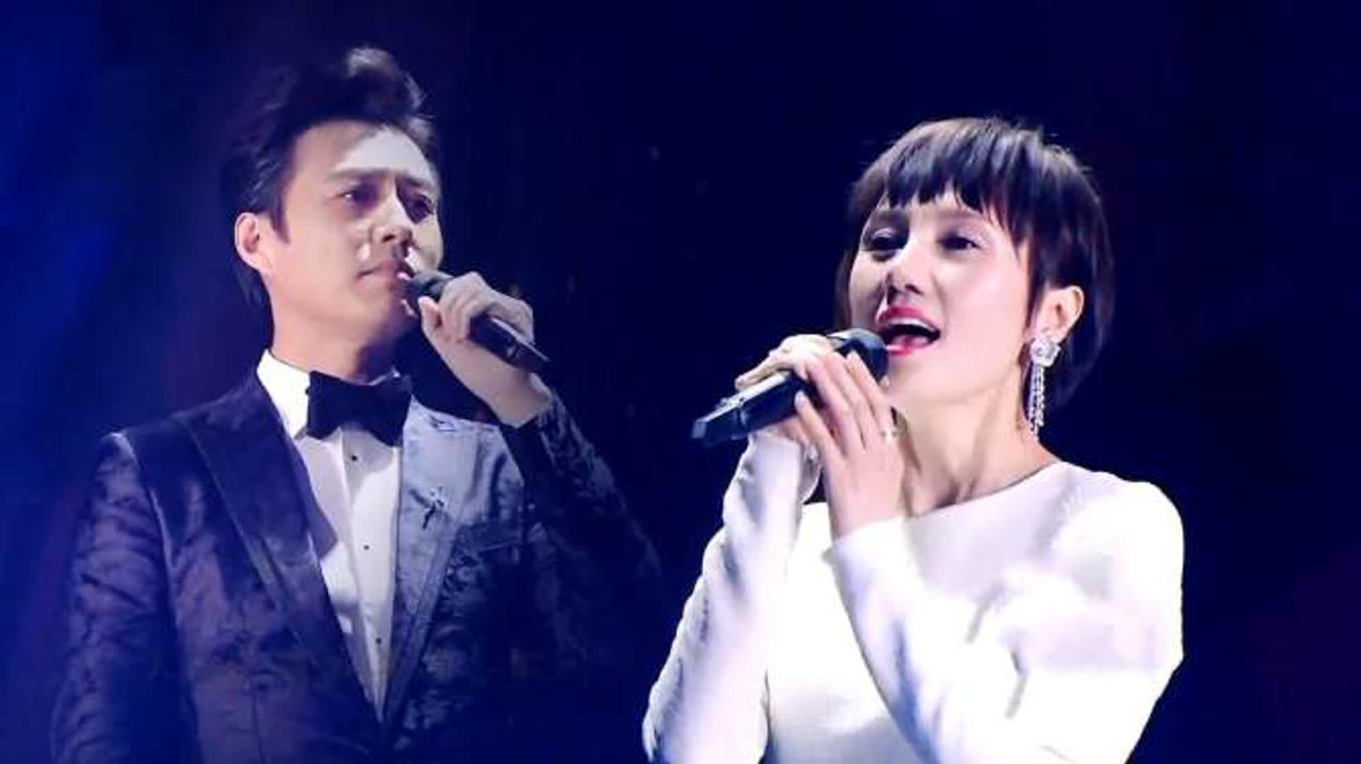 靳东袁泉合唱《当爱已成往事》，两人默契演唱太好听了，让人沉醉