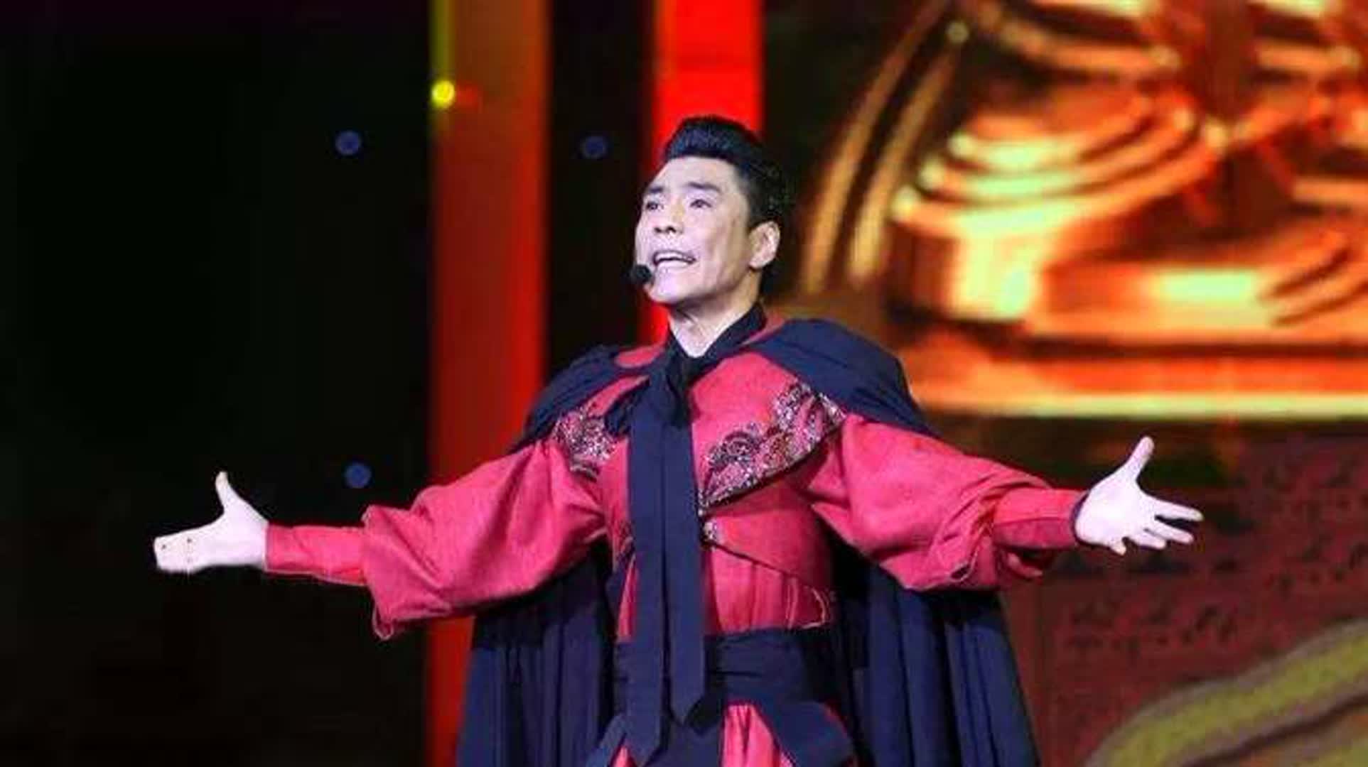 屠洪刚再次演唱《霸王别姬》，开口满满英雄气概，姜还是老的辣！