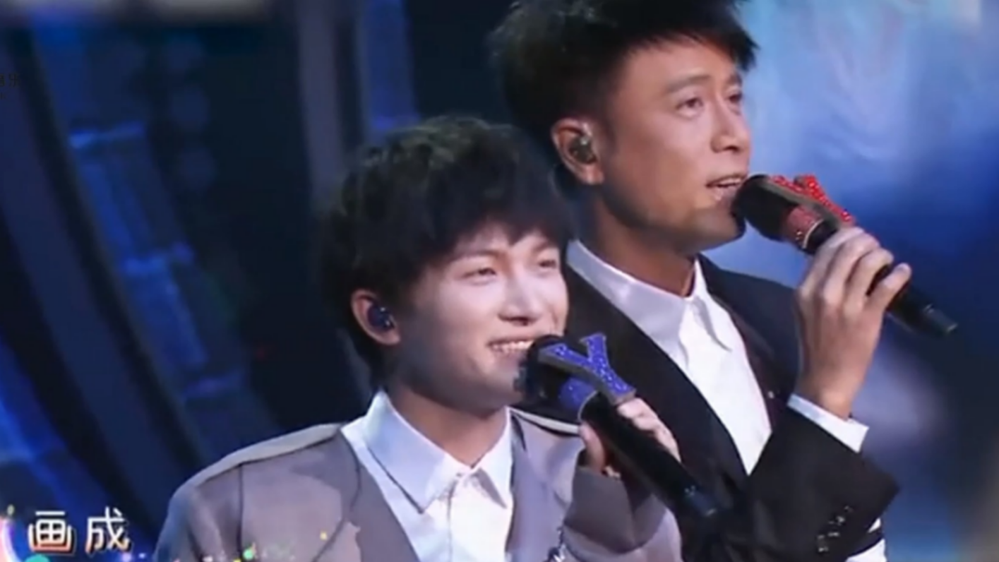 神仙组合李克勤周深登台合唱一开口就封神了越听越上头