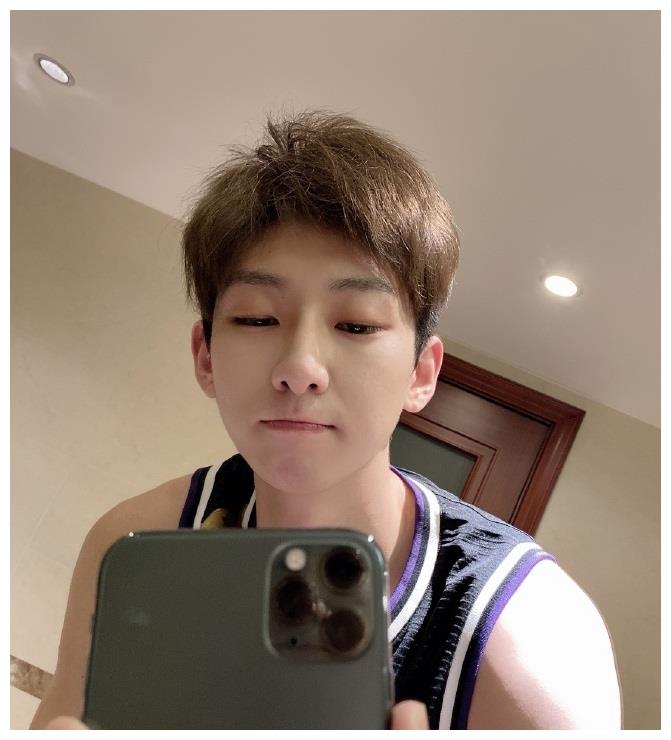 年龄相仿的赵率舟和原帅早已离队在外寻求发展,同一年升上一队的郭旭