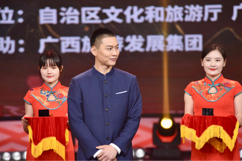 侯京健参加广西跨年晚会 荣获最佳男演员开启全新2022休闲区蓝鸢梦想 - Www.slyday.coM 侯京健参加广西跨年晚会 荣获最佳男演员开启全新2022休闲区蓝鸢梦想 - Www.slyday.coM