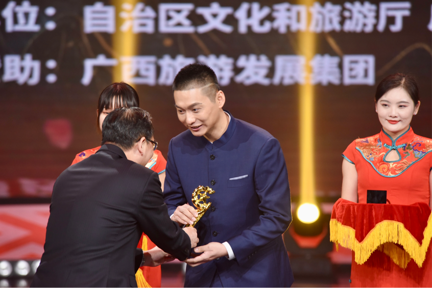 侯京健参加广西跨年晚会 荣获最佳男演员开启全新2022休闲区蓝鸢梦想 - Www.slyday.coM 侯京健参加广西跨年晚会 荣获最佳男演员开启全新2022休闲区蓝鸢梦想 - Www.slyday.coM