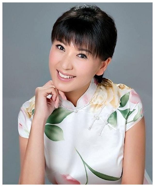 她曾7次亮相春晚，却不给演员儿子铺路，儿子走红后才一起亮相休闲区蓝鸢梦想 - Www.slyday.coM