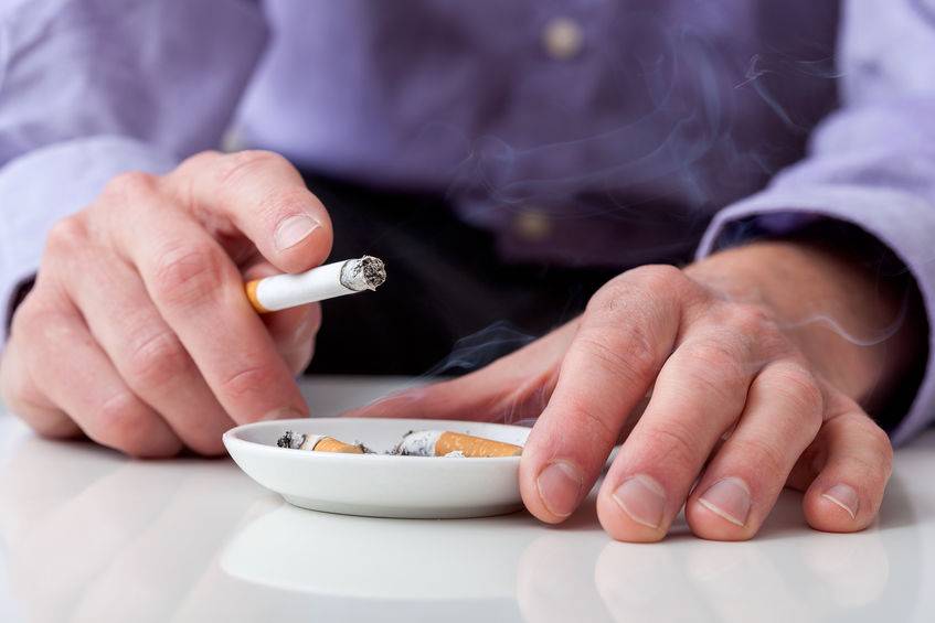早起一根烟，快乐似神仙？提醒老烟民：这些时间段抽烟更伤身！|时间段|血液|物质_新浪新闻