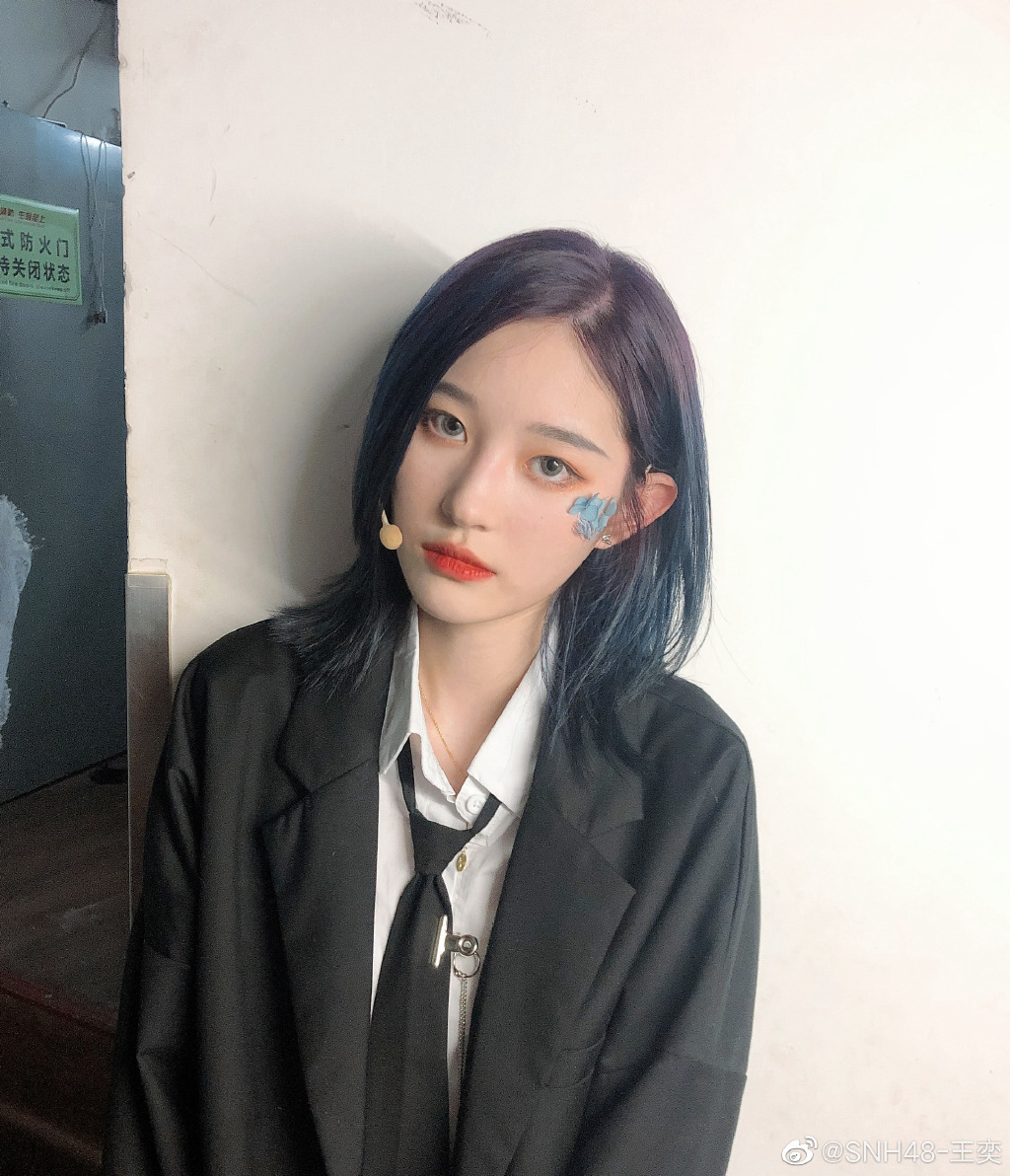 美女歌手snh48-王奕迷人写真美照好酷