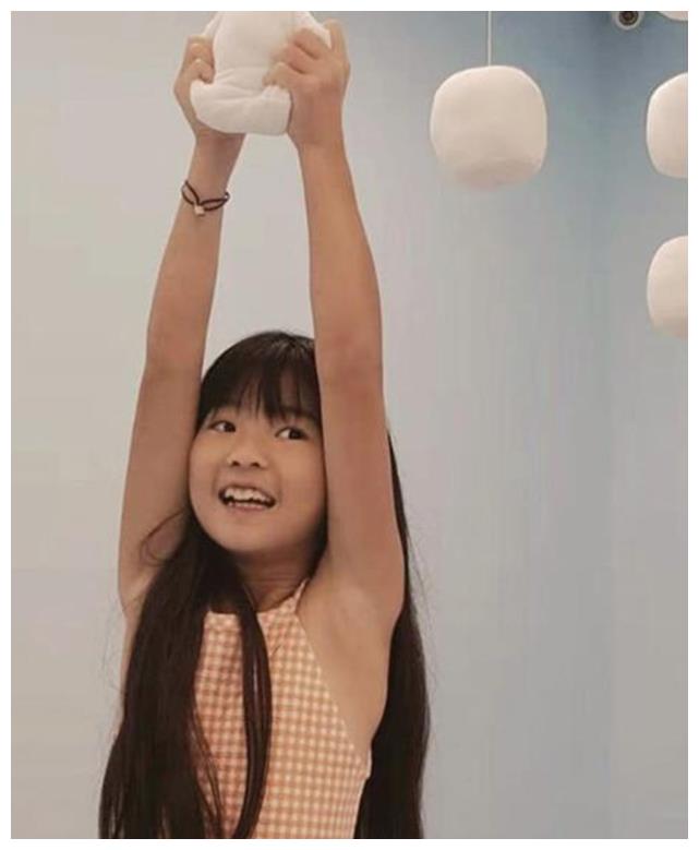曹华恩的长相也发生了巨大的变化,从网络上曝光的照片来看,曹华恩的