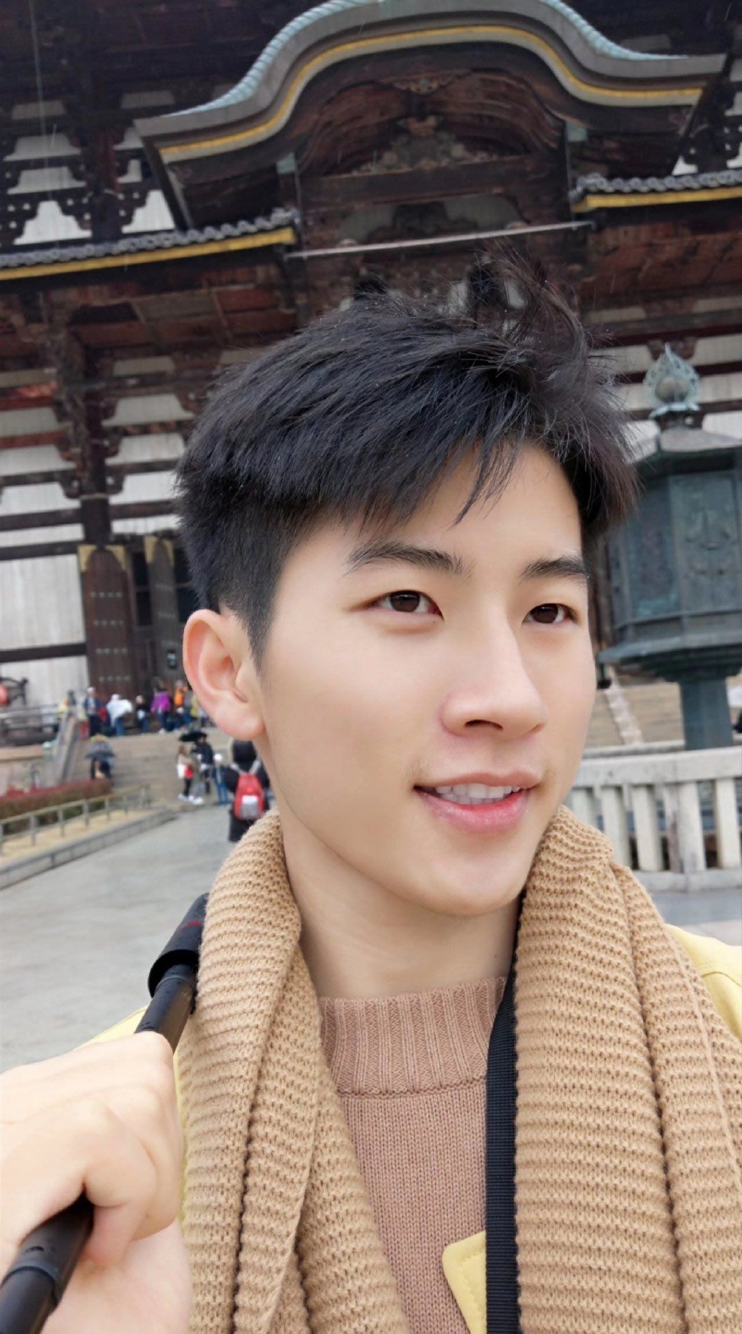 组图英俊活泼帅气的95后男孩暖暖的一枚喜欢小动物小哥哥