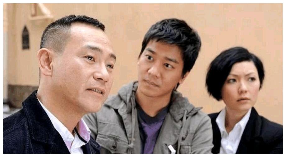 的形象总是看起来男人味十足,但其实他也是曾经公开承认出柜的男明星