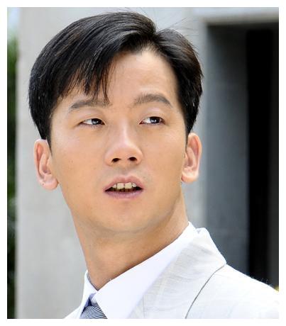 快被遗忘的男演员,娶了国家一级演奏员,如今生活成这般!