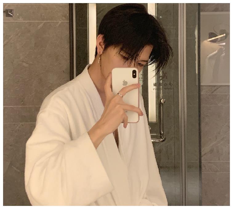 为了摆脱"鸭嘴兽"外号,七鹤大人特意晒出素颜照,意外惊艳女粉