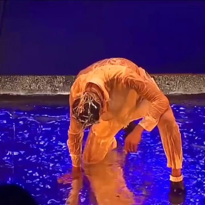 郭富城《狂野之城》肢体张力炸屏，野劲儿二十年仍在颅内循环！