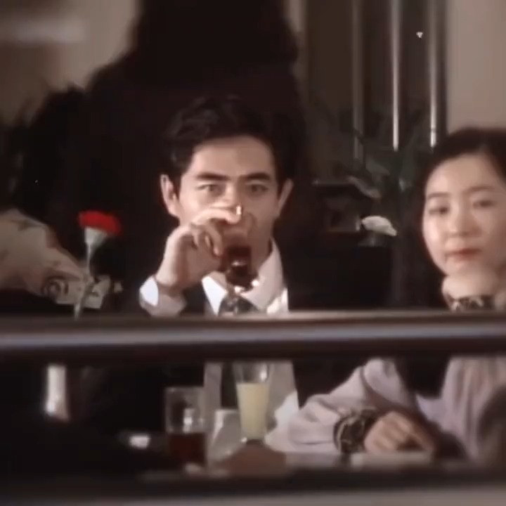 这么一看，陈宝国年轻时候也是不输梁朝伟的！陈宝国