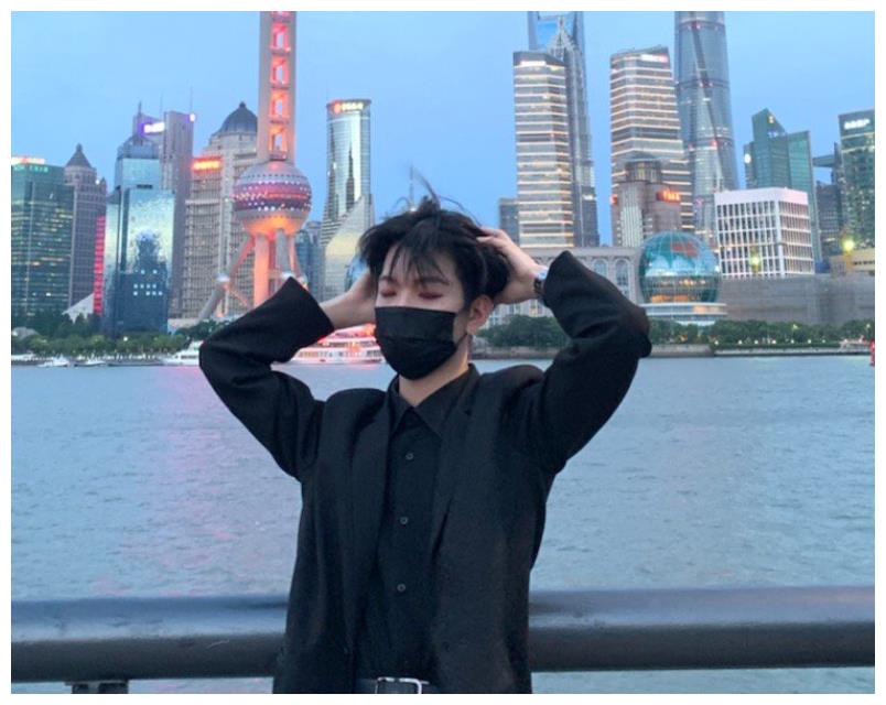 为了摆脱"鸭嘴兽"外号,七鹤大人特意晒出素颜照,意外惊艳女粉