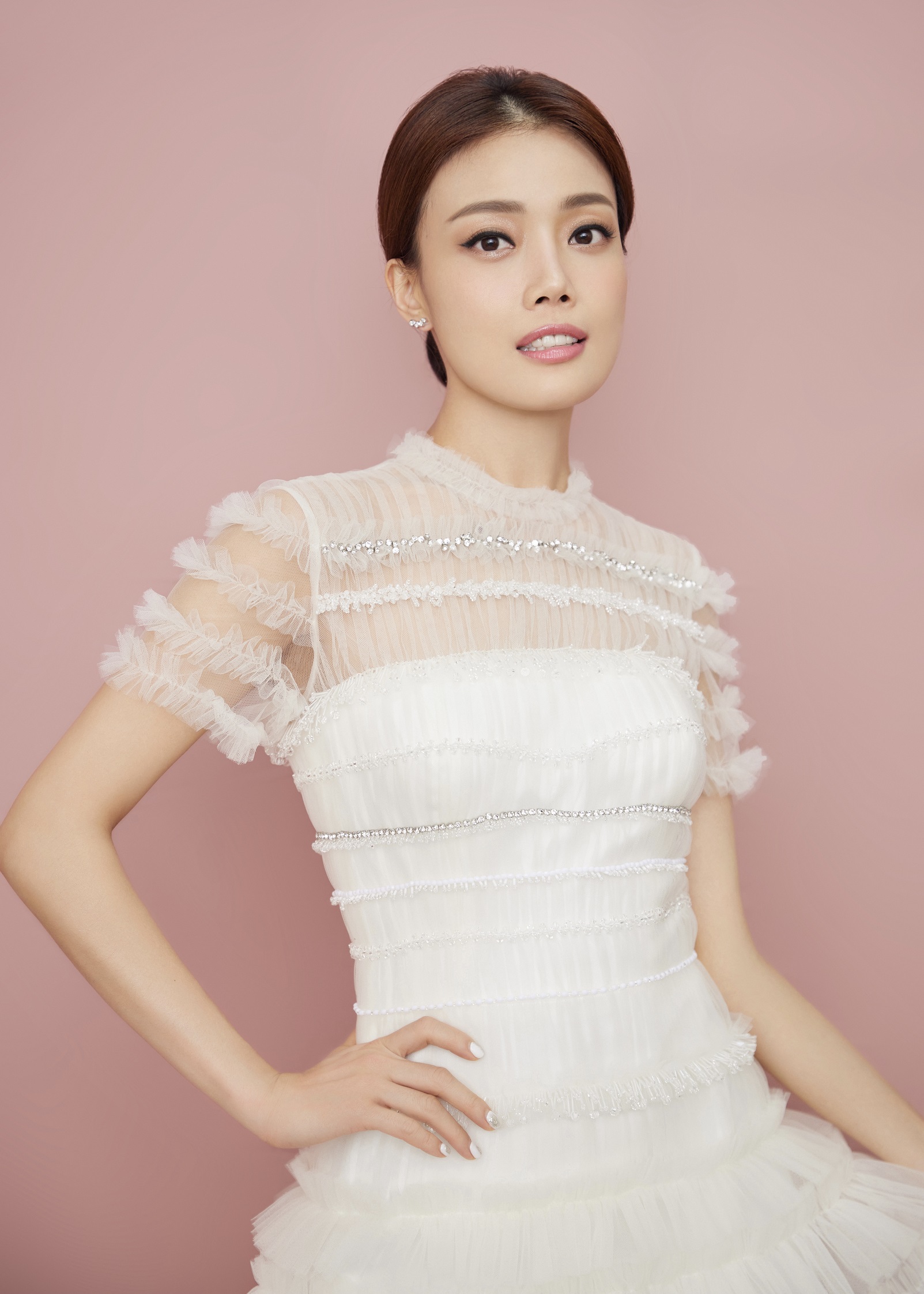 容祖儿出席电影之歌音乐会温情演唱追寻致敬经典