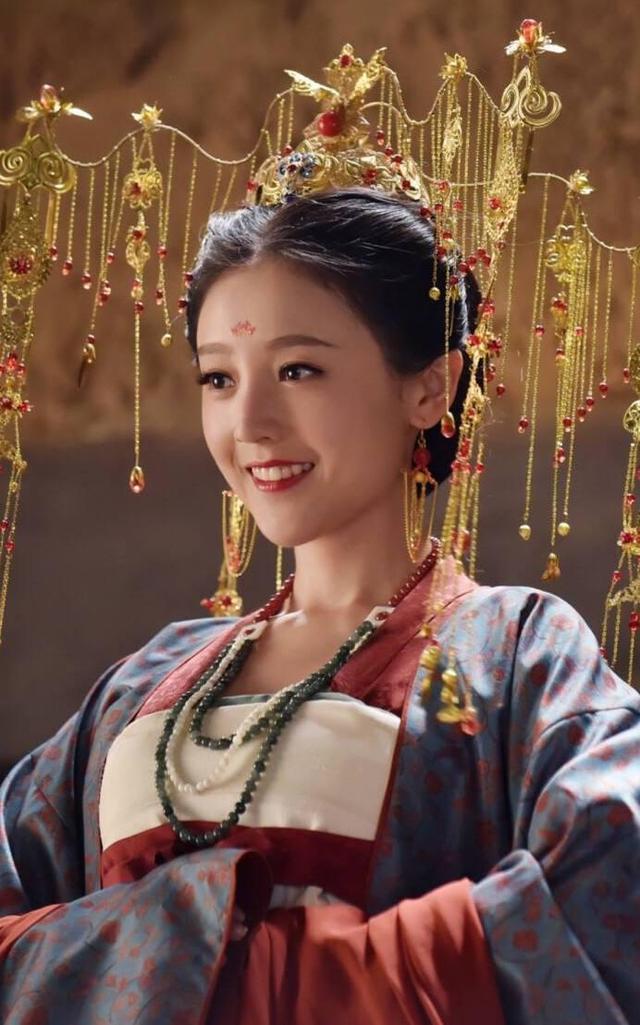 《灵魂摆渡》中的"最美孟婆",新剧开播,何花美出新高度!