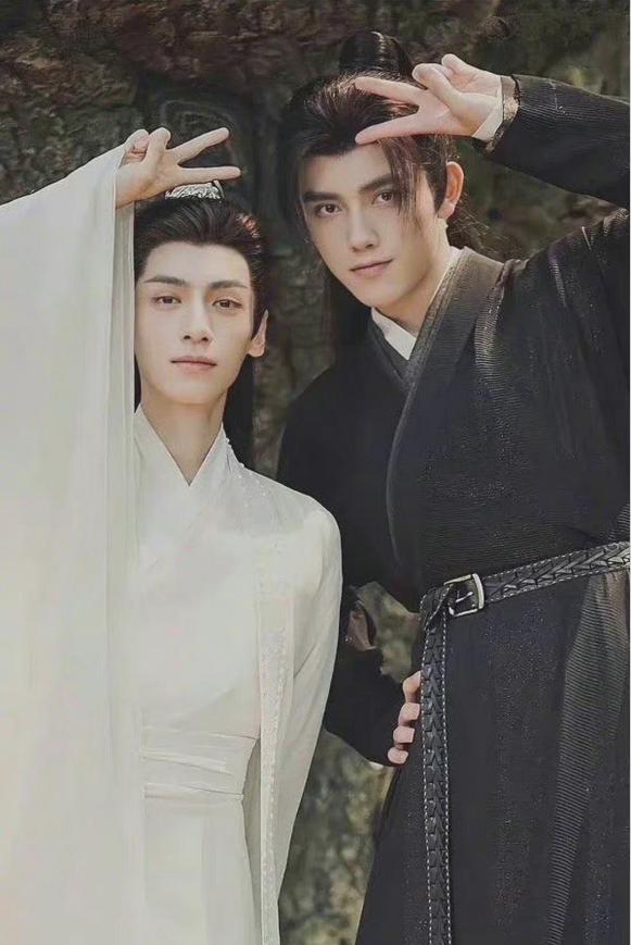 陈飞宇罗云熙皓衣行最新合照绝了粉丝好心塞还能等到吗