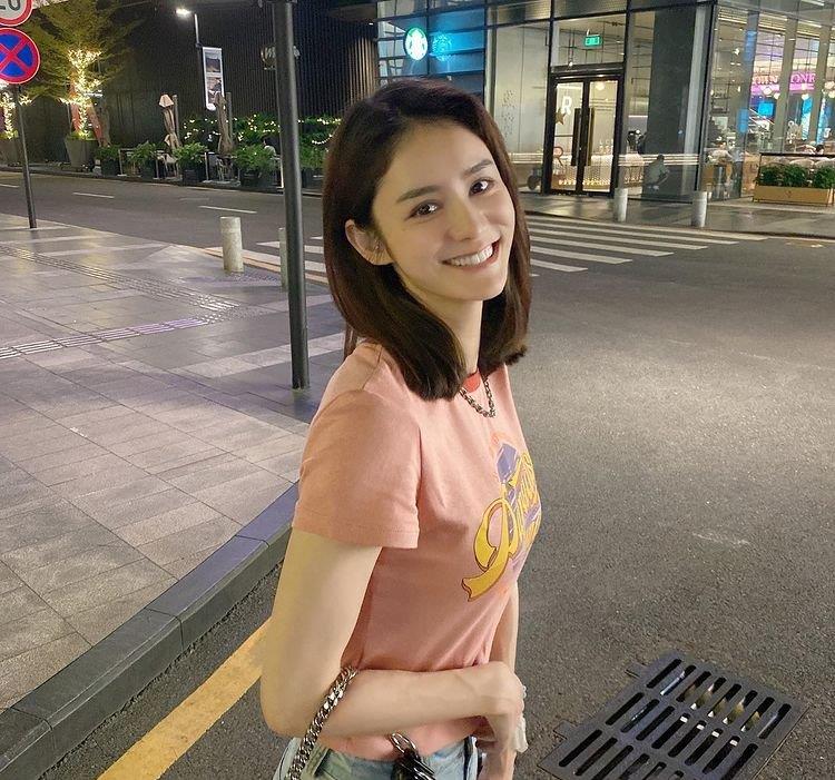 受林峰的影响张馨月衣品直线上升获得林峰粉丝的好评