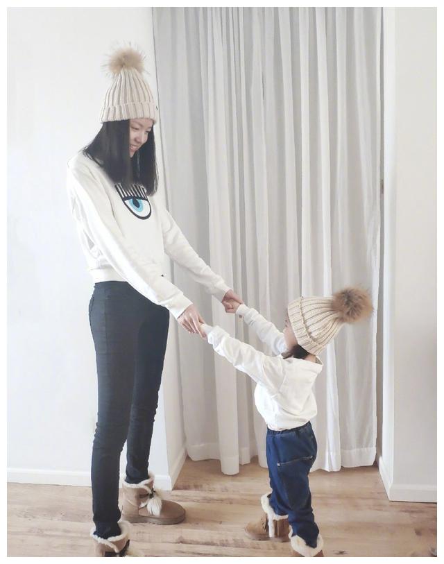 张梓琳怀二胎!4岁女儿画画欢迎新成员,世界小姐嫁平民也幸福