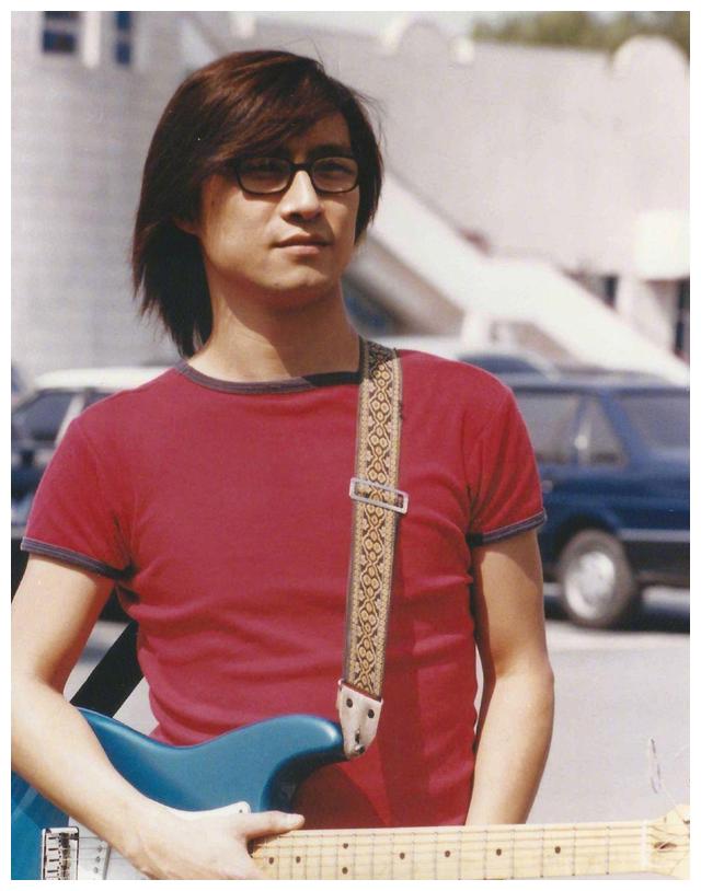 汪峰14年前旧照,长发搭皮裤子,那一年19岁葛荟婕已为其产女