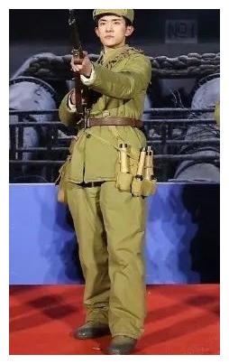 《长津湖》首日打破5项票房纪录,由三大导演执导,怪不得那么牛休闲区蓝鸢梦想 - Www.slyday.coM 《长津湖》首日打破5项票房纪录,由三大导演执导,怪不得那么牛休闲区蓝鸢梦想 - Www.slyday.coM