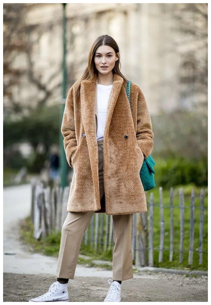 姚晨和钟楚曦的偏好竟然在摇粒绒大衣这取得了一致