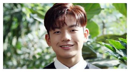 王锡玄未来也会继续以演员的身份活动吧,我们就能看到长大之后的他,在