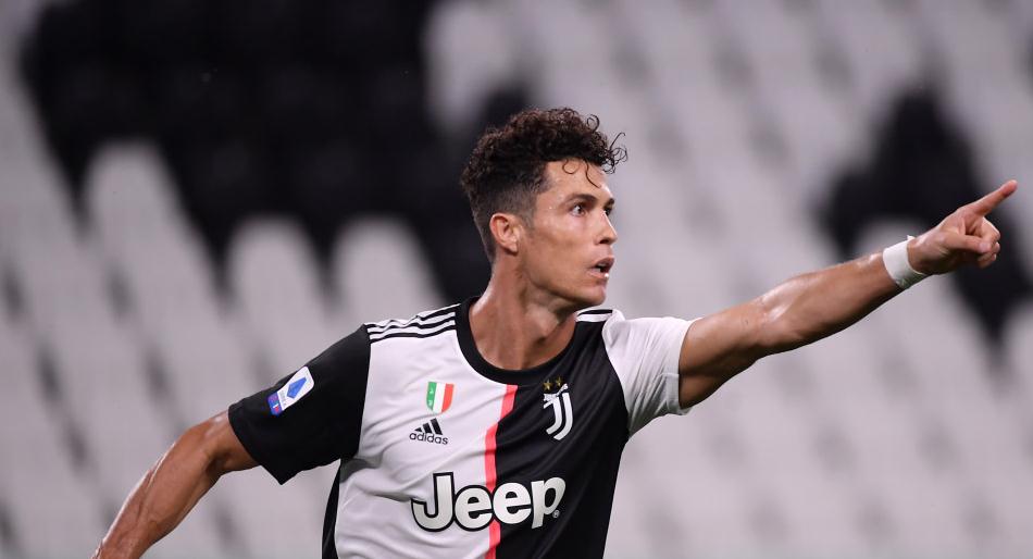 图为尤文图斯队球员c罗庆祝进球.新华社发(费代里科·塔尔迪托摄)