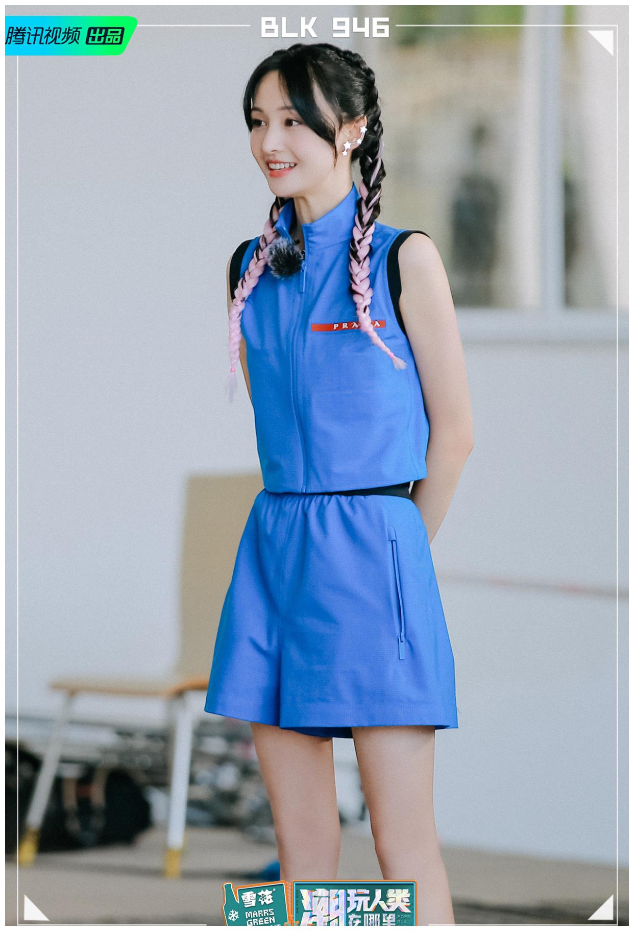 郑爽不愧是"小仙女",一身蓝色工装 挑染马尾,又美又飒好养眼