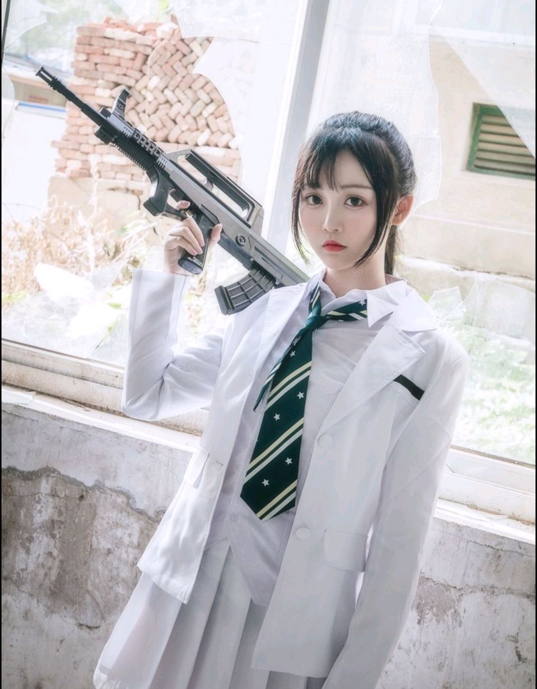 吃鸡cosplay:小姐姐好冷酷,网友:这"腿"我喜欢!