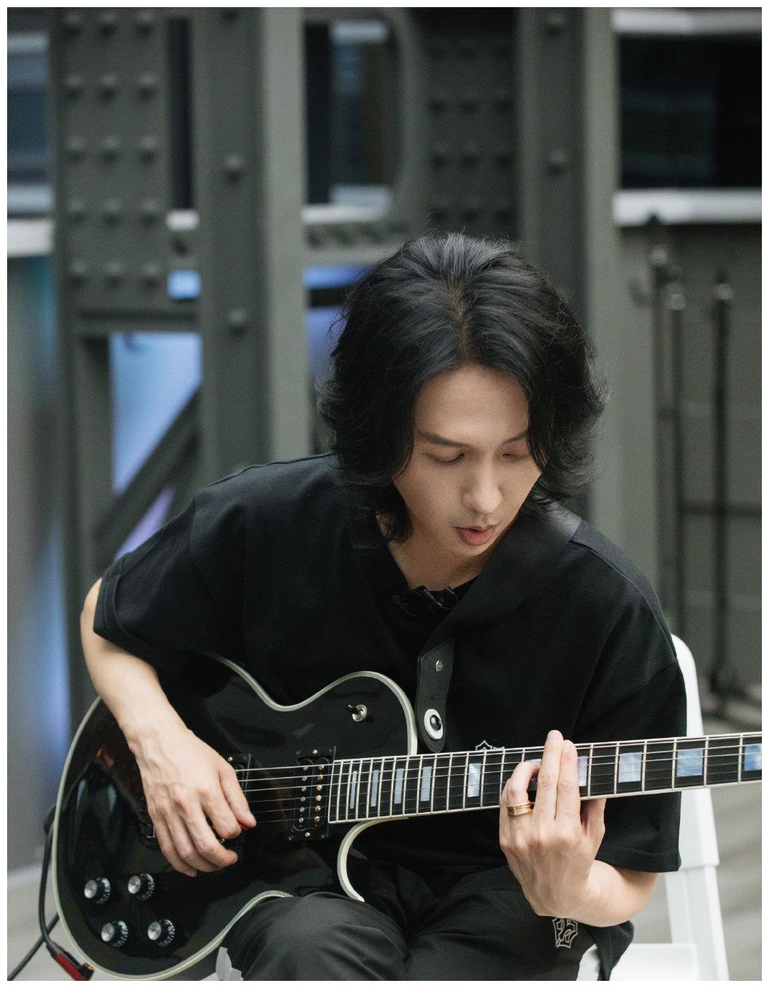 《披荆斩棘的哥哥》张淇深夜晒照秀恩爱,夫妻相好明显!休闲区蓝鸢梦想 - Www.slyday.coM 《披荆斩棘的哥哥》张淇深夜晒照秀恩爱,夫妻相好明显!休闲区蓝鸢梦想 - Www.slyday.coM