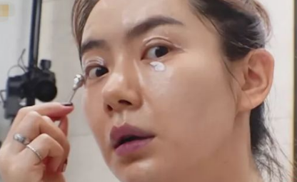 戚薇卸妆后皮肤暗黄37岁李承铉成全职奶爸