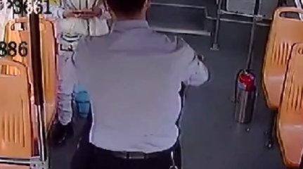 女孩公交上来例假司机递上外套休闲区蓝鸢梦想 - Www.slyday.coM