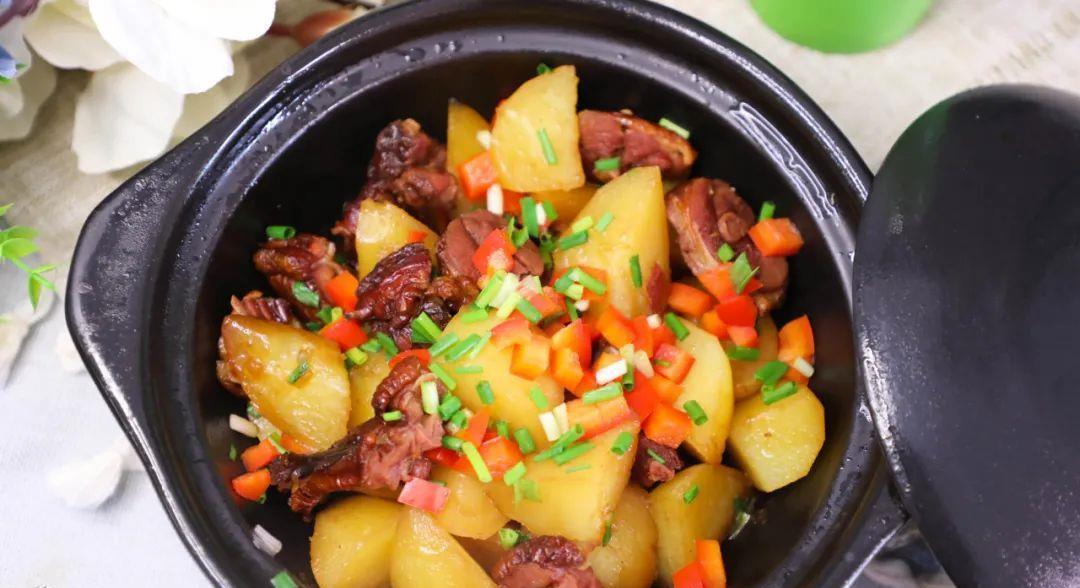 腊鸭家常做法,和土豆一锅炖,香到难以抗拒,忍不住多吃一碗米饭_高清