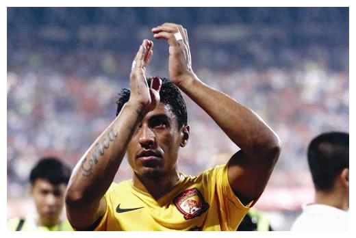 补射破门越位!不算!没关系再来,保利尼奥一招鲜!直接杀死比赛