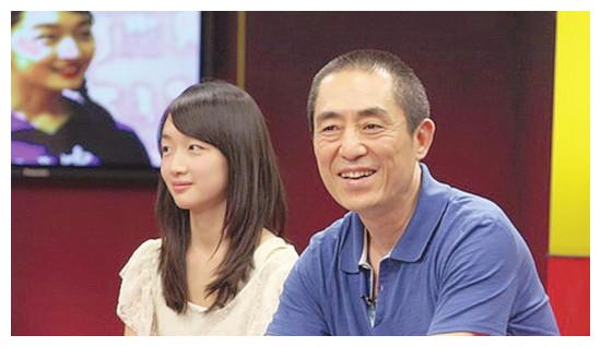 周冬雨父亲车祸去世母亲改嫁张艺谋导演当初为何选中了她