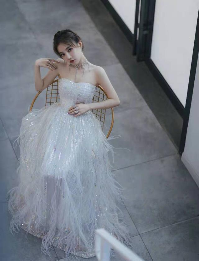 冯提莫新歌穿透力强,舞台影响媲美经验丰富老歌手,网