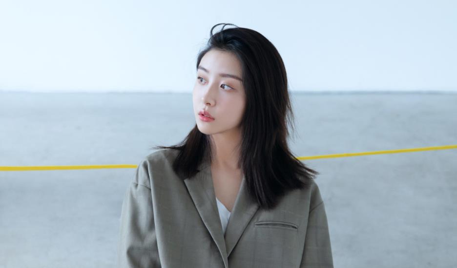 赵小棠出生于北京,中国内地影视女演员,流行歌手,前the9成员,毕业于